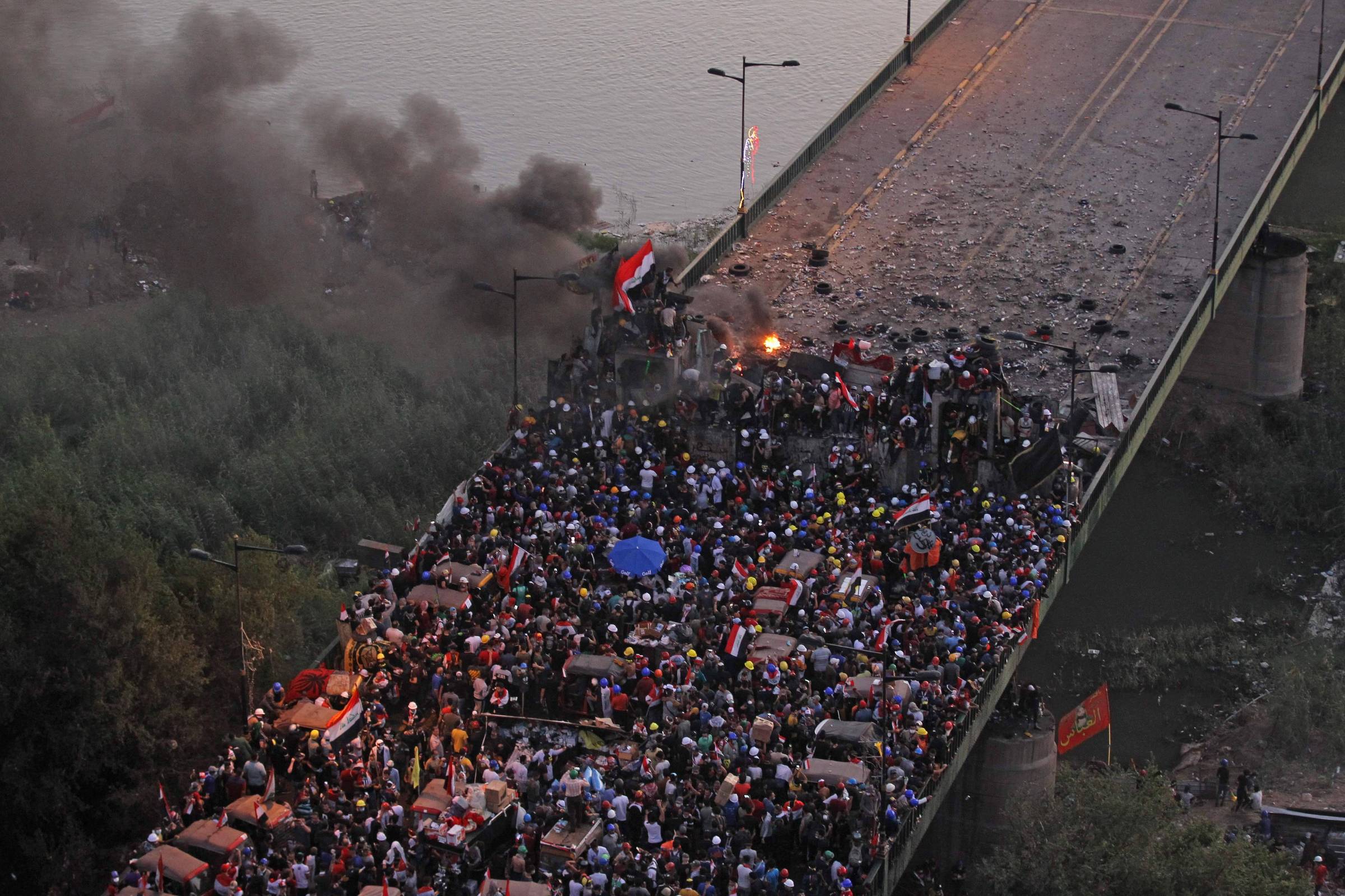 متظاهرون عراقيون