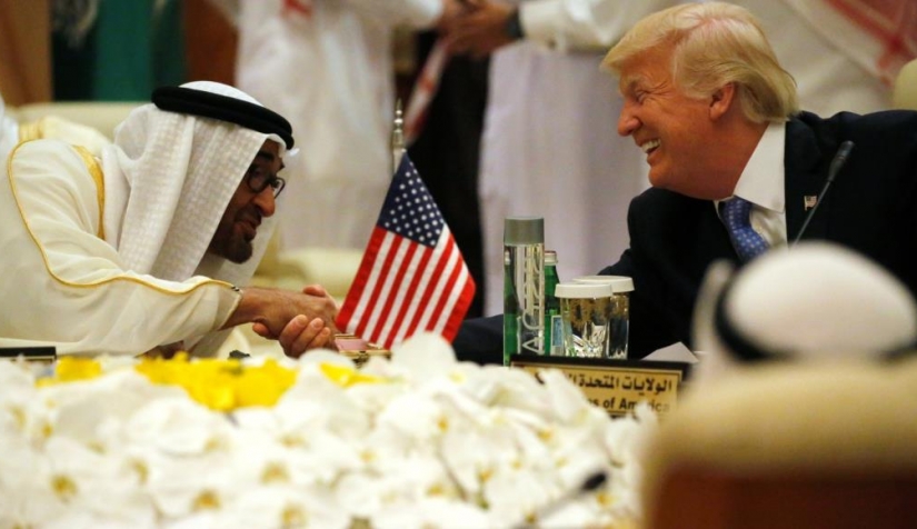 الرئيس الأمريكي دونالد ترامب مع ولي عهد أبو ظبي محمد بن زايد