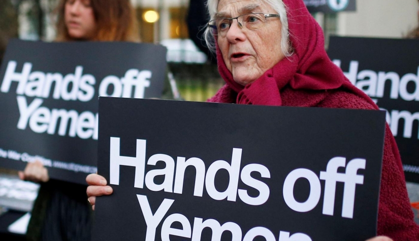 تحالف وقف الحرب ينظم احتجاجًا ضد الحرب في اليمن ومبيعات الأسلحة البريطانية للتحالف السعودي أمام السفارة السعودية في لندن