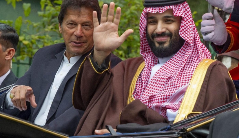 رئيس الوزراء الباكستاني عمران خان وولي العهد السعودي الأمير محمد بن سلمان في إسلام أباد في شباط/ فبراير 2019.