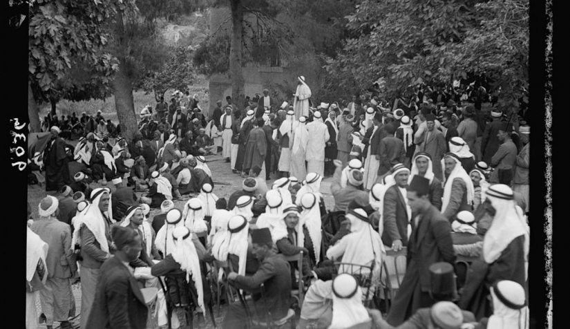 الفلسطينيون يتجمعون في أبو غوش غرب القدس وسط الإضراب العام 1936