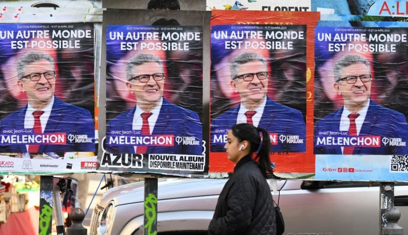 ملصقات الحملة الانتخابية للمرشح اليساري جان لوك ميلينشون في مرسيليا جنوب فرنسا