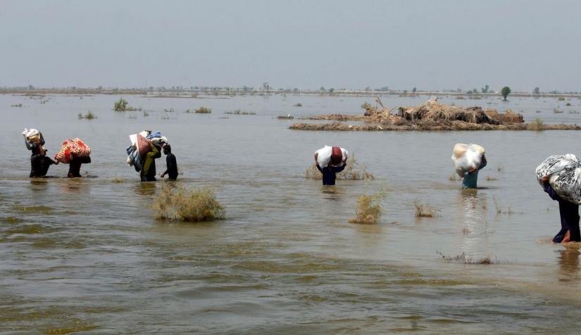 تلقت باكستان التي تواجه فيضانات مدمرة، تعهدًا بالمساعدة بأكثر من 10 مليارات دولار من دول الخليج