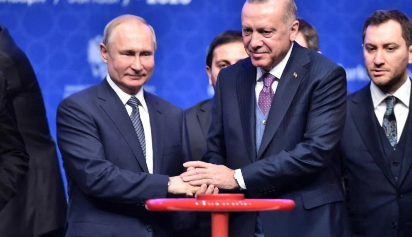 الرئيس التركي رجب طيب أردوغان والرئيس الروسي فلاديمير بوتين في حفل تدشين خط غاز "ترك ستريم"