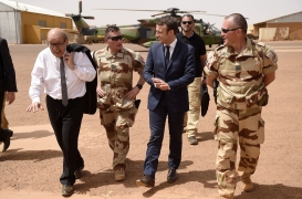 ماكرون يزور قوات بلاده في مالي
