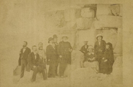 لم يكن دوم بيدرو الثاني (في الوسط)، أول حاكم برازيلي يسافر إلى الإمبراطورية العثمانية والشرق الأوسط فقط، بل كان أيضًا أول من زار مصر من الأمريكتين (جميع الصور مقدمة من أرشيف مؤسسة المكتبة الوطنية في البرازيل)