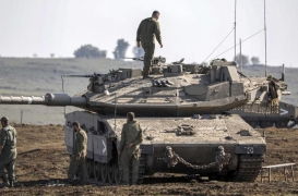 جنود إسرائيليون في أثناء تدرييب عسكري بمرتفعات الجولان المحتل