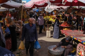 أحد أسواق الإسكندرية، حيث ارتفعت أسعار المواد الغذائية بنسبة 48%.