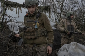 جنود أوكرانيون عند الجبهة الأمامية للقتال شرق أوكرانيا