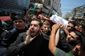 مئات المشيعين في غزة يخرجون في جنازة شهداء العدوان الإسرائيلي الأخير على غزة