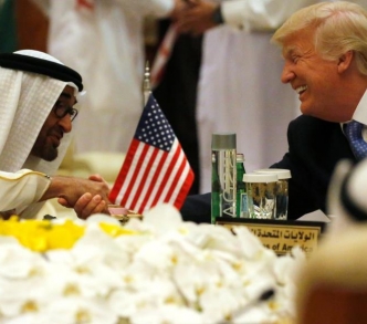 الرئيس الأمريكي دونالد ترامب مع ولي عهد أبو ظبي محمد بن زايد