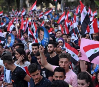 يدفع نظام الأسد الطلاب للخروج في مسيرات مؤيدة له لإظهار شعبيته