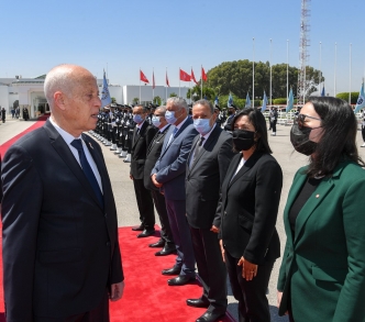 تتهم نادية عكاشة وزير الداخلية التونسي بالاستيلاء على الحكم
