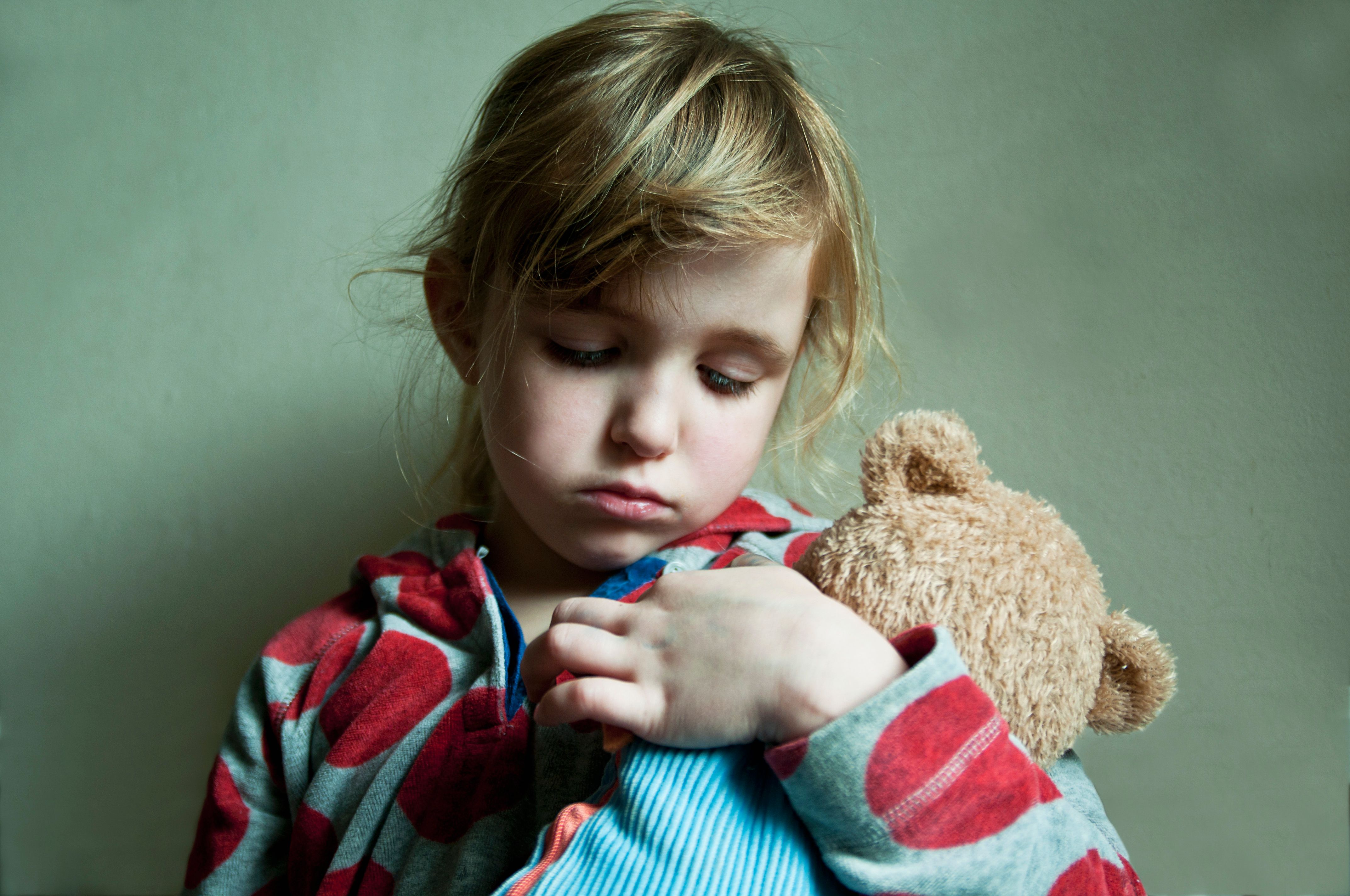 10 علامات للاكتئاب عند الأطفال عليك عدم تجاهلها • نون بوست