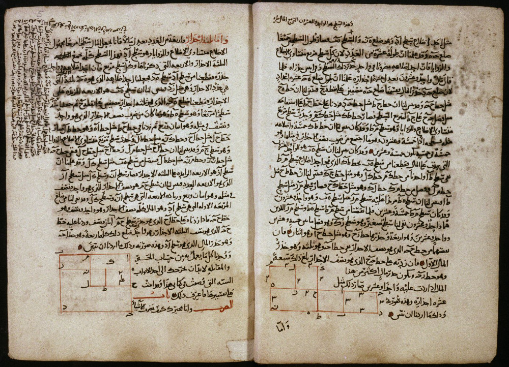 صفحة من مخطوطة كتاب "الجبر والمقابلة" للخوارزمي، تعود إلى القرن الرابع عشر ميلادي.