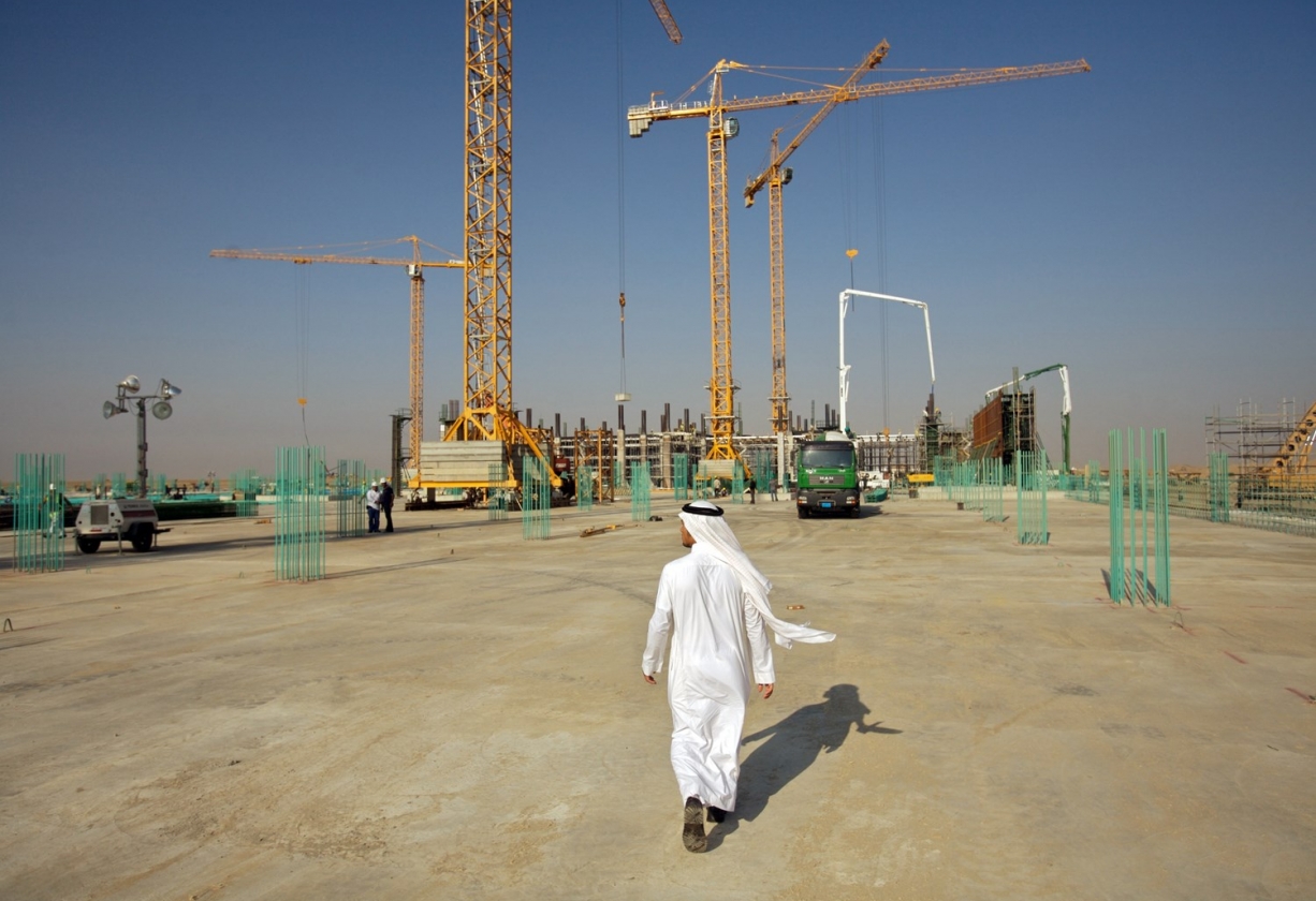 Саудовская аравия нефть газ. Завод в Саудовской Аравии Арамко. Saudi Aramco месторождения нефти. Объединенные арабские эмираты нефть. Химическая промышленность Саудовская Аравия.