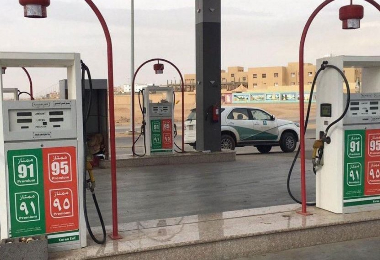 للمرة الثالثة خلال عام ونصف ارتفاع سعر البنزين يثير غضب السعوديين نون بوست