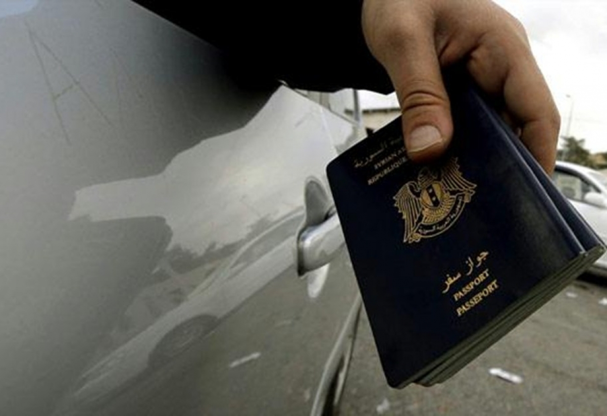 السوريون في مصر تفاصيل رحلة المعاناة للحصول على جوازات السفر والإقامة نون بوست