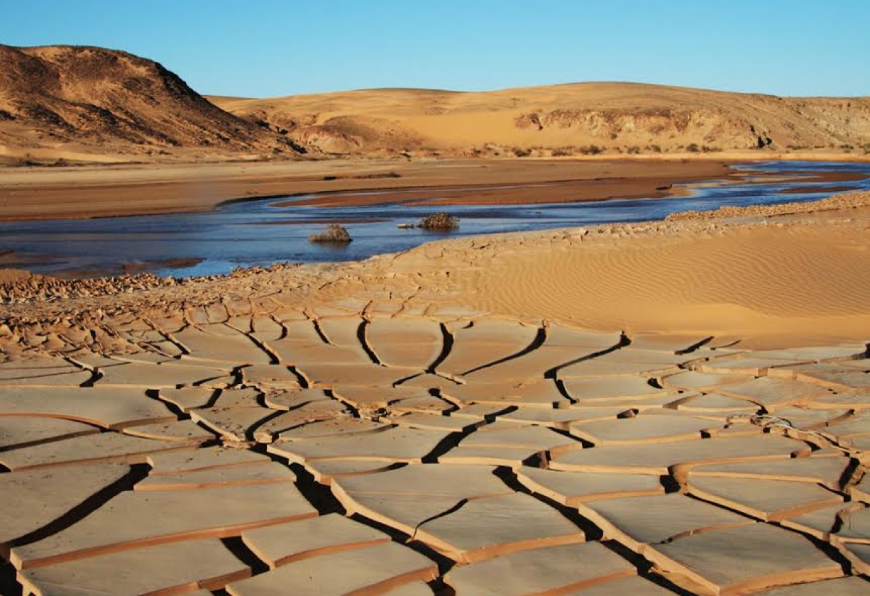 Внутренние воды полупустынь и пустынь. Калахари пересохшие реки. Реки пустынь и полупустынь в России.