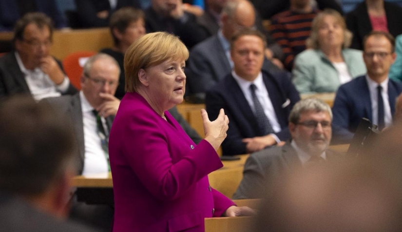 المستشارة الألمانية ميركل تتحدث في حدث برلماني للاتحاد الديمقراطي المسيحي