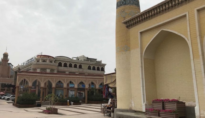 استولت السلطات الصينية على مبنى مكون من 4 طوابق مجاور لمسجد شهير في كاشغر مملوك لرجل أعمال إيغوري اعتقلته السلطات