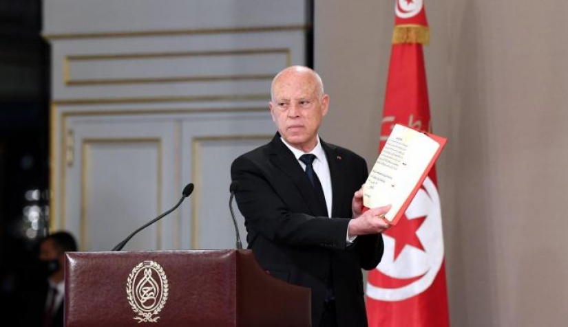 دأب قيس سعيد على تأويل دستور تونس وفق ما تقتضي مصلحته الشخصية