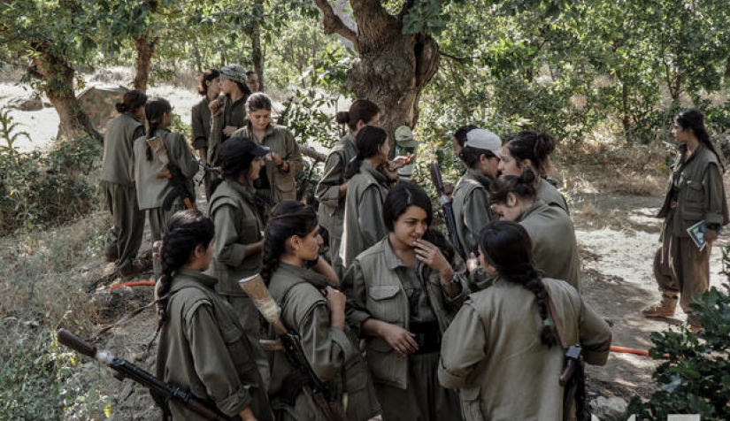 تعرّف على الفتيات المقاتلات في حزب العمال الكردستاني | نون بوست