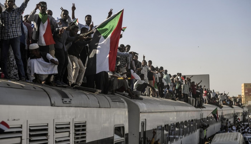 ما الذي يخبرنا به التاريخ حول الثورة السودانية نون بوست