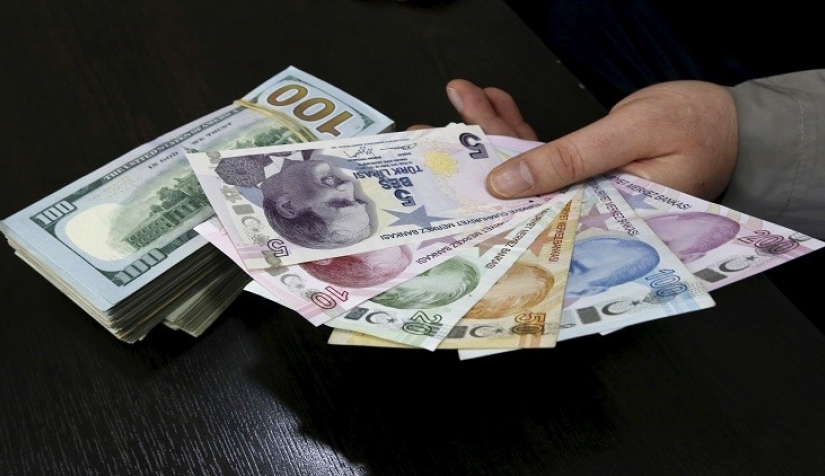 انخفاض العملة التركية وتأثيرها على الاستثمارات الأجنبية.. فرص وتحديات | نون  بوست