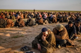 مجموعة من أسرى تنظيم داعش لدى الوحدات الكردية