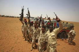  مقاتلو قوات الدعم السريع سيئوا السّمعة في السودان يحاولون تغيير صورتهم.