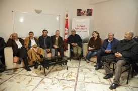 سياسيون تونسيون يضربون عن الطعام، وقد تحوّلَ الإضراب إلى أشبه بالمقهى السياسي (مصدر الصورة: صفحة مواطنون ضد الانقلاب)