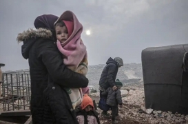 يعيش نحو 2.8 مليون سوري في مخيمات للنازحين داخليًا شمال غرب البلاد