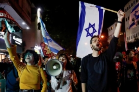 إسرائيليون يتظاهرون ضد حكومة نتنياهو الجديدة في تل أبيب