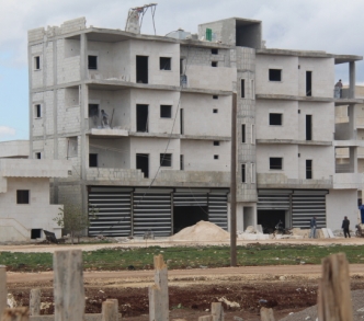 الاستثمار والحاجة إلى السكن يتسبّبان في التوسُّع العمراني شمال سوريا.