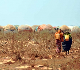 هناك أكثر من 2400 مخيم للنازحين في الصومال، أي أن خُمس السكان نازحون داخليًا