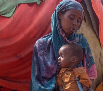 تخشى جوهرة على طفلها الذي لم يولد بعد وأطفالها الـ3 الباقيين بعد وفاة ابنتها بسبب سوء التغذية