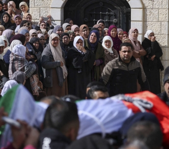الفلسطينيون يشيعون جنازة عبد الله سامي قلالوة في قريته "الجُديدة" جنوب جنين بالضفة الغربية المحتلة