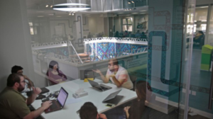 رياديو سوريا يغادرون خوفاً على أفكارهم