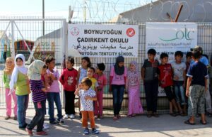 جرس المدرسة يرن في مخيمات اللجوء السورية