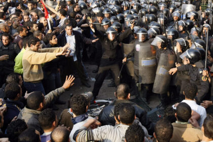 Egyptian-protesters-and-military