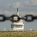 government-shutdown-capitol-chain