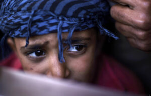 أطفال سورية يأكلون الأعشاب‎