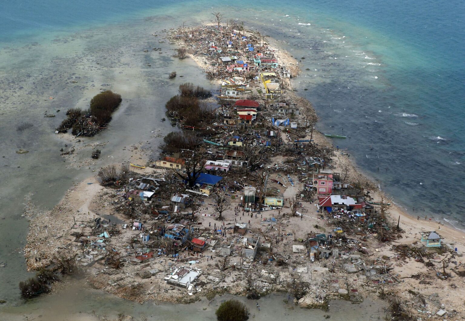 2013-11-11T100339Z_1213347565_GM1E9BB1DQH01_RTRMADP_3_PHILIPPINES-TYPHOON