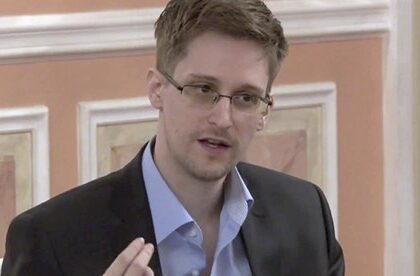 Edward-Snowden-007