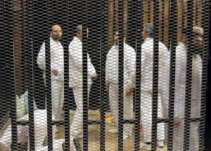 محاكمة خاطفة لمرسي دون حضوره