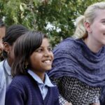 scarlett-johansson-school-children-india-oxfam-ogb-45121