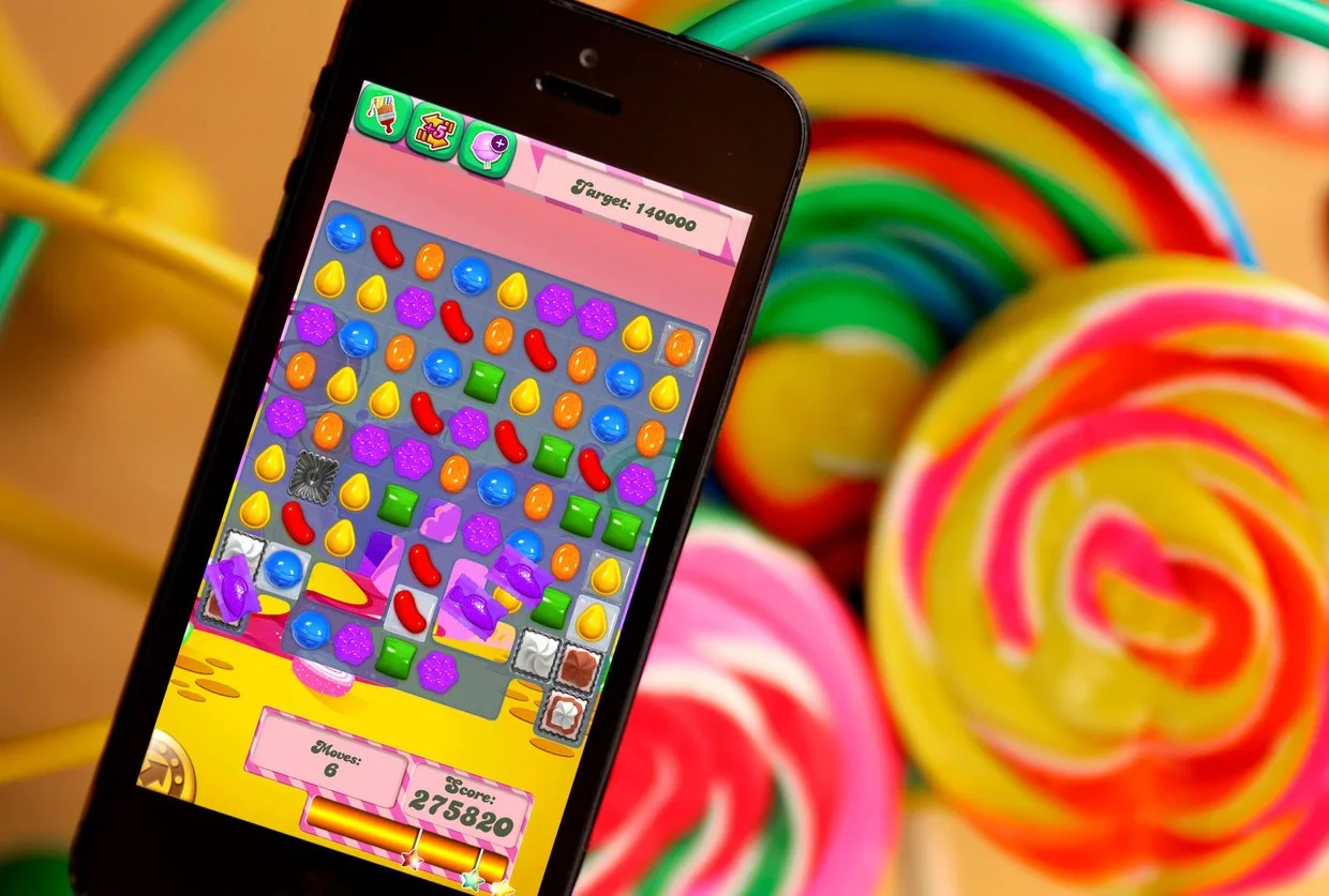 0candy_crush_iphone_lolipop_hero2