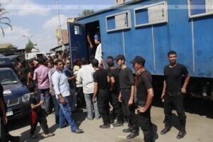 “الغارديان” تروي تفاصيل مجزرة سيارة ترحيلات “أبو زعبل”