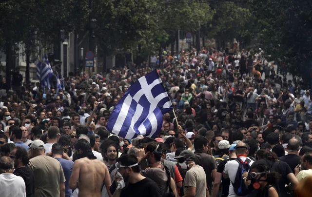 18121971-GREECE-FINANCIAL-CRISIS-06_15_2011